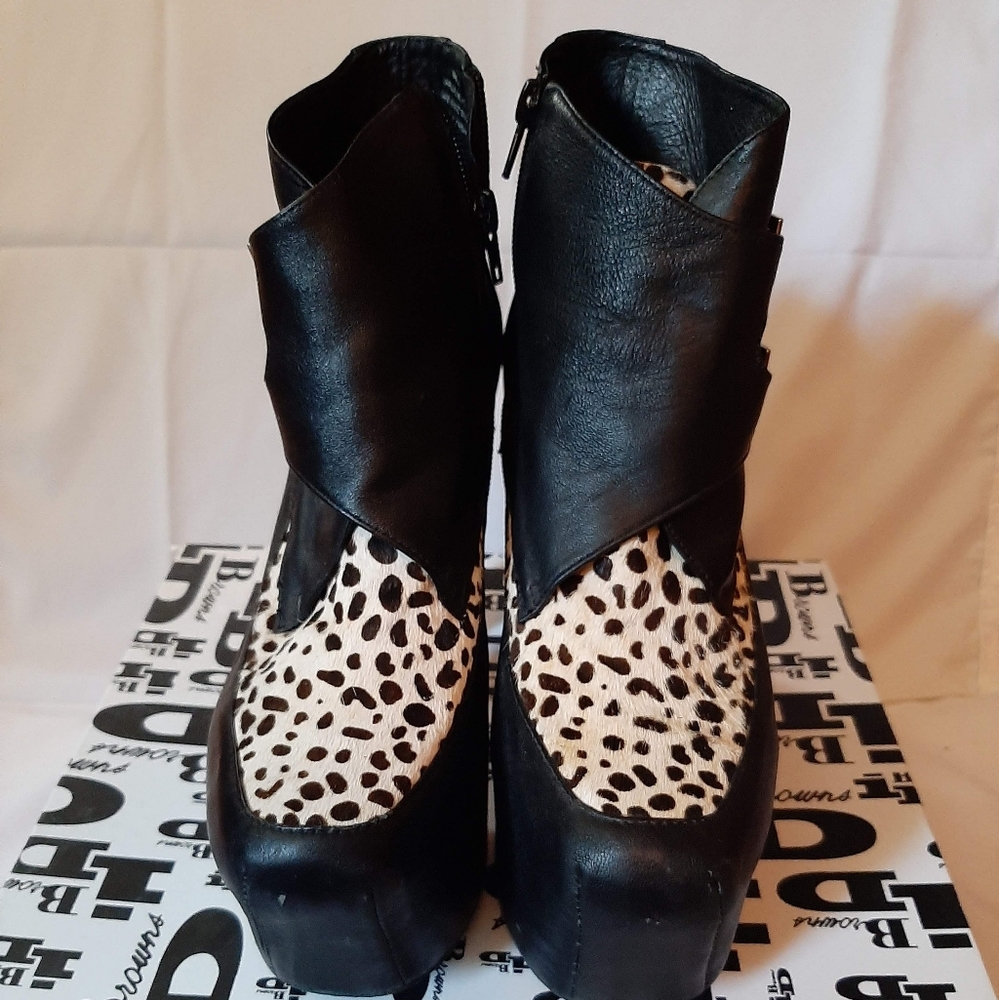 SUPER COOL AND FUNKY-Size 10 5 inch heel with 3 inch Platform Leather Shooties!